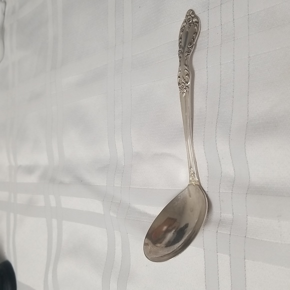 WM ROGERS EXTRA PLATE GRAVY LADLE, Not a large one.5.5" long, 35mm spoon width - Picture 2 of 4